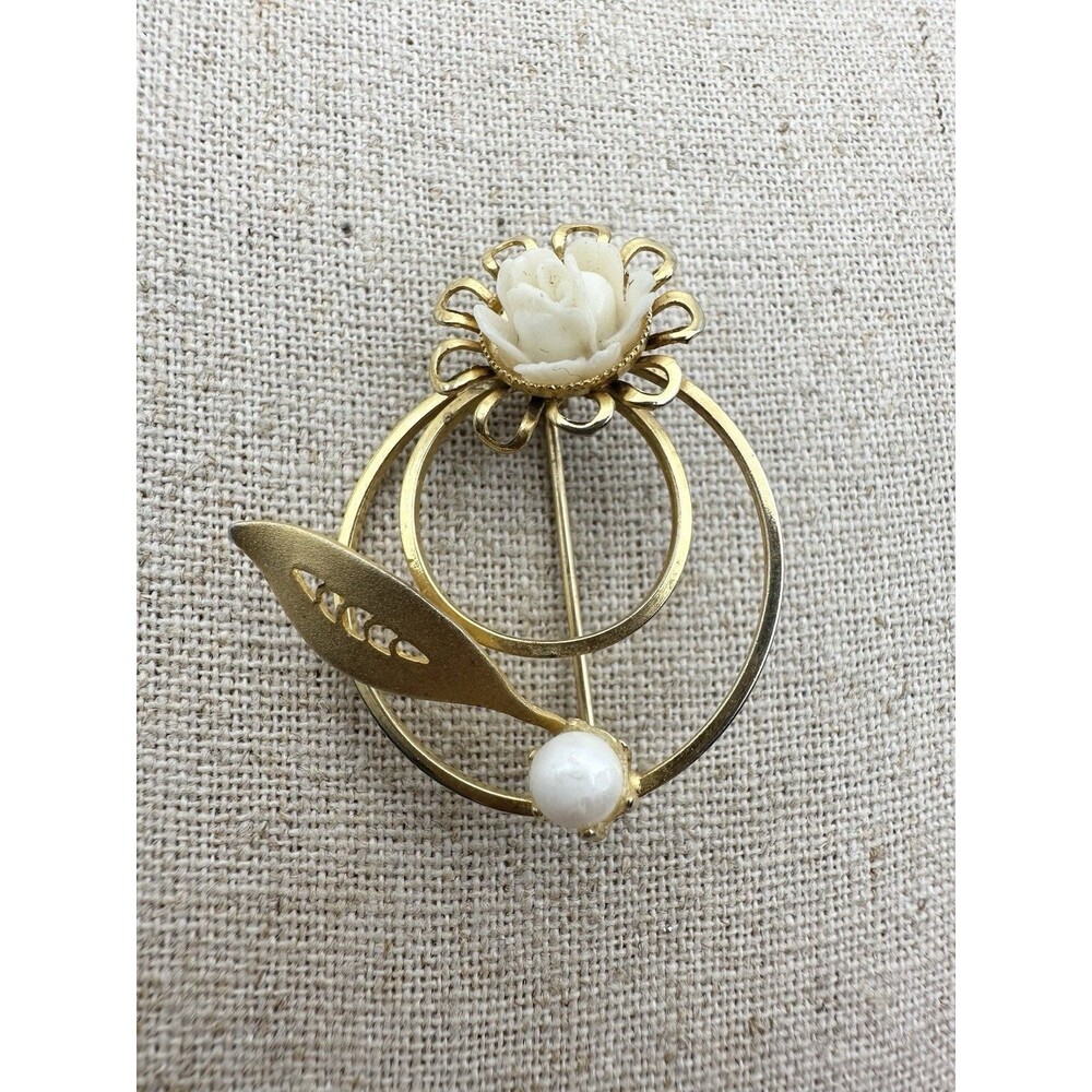 Vintage Gold Tone Carved Flower Filigree Pin Brooch